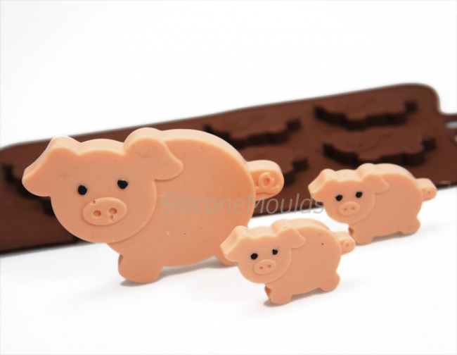 4+1 Pig / Piglets Novelty Silicone Chocolate Bar Mould - Farm Animals