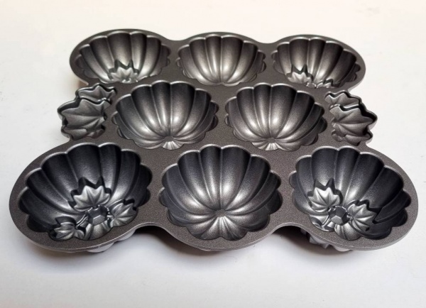 Wilton 8 cell Pumpkin Cake Pan - makes FOUR small 3D Pumpkins!