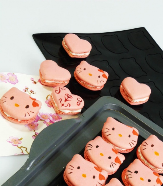 HEART / CAT - Double Sided Macaron Mat - Silicone Baking Mat - Colour May Vary
