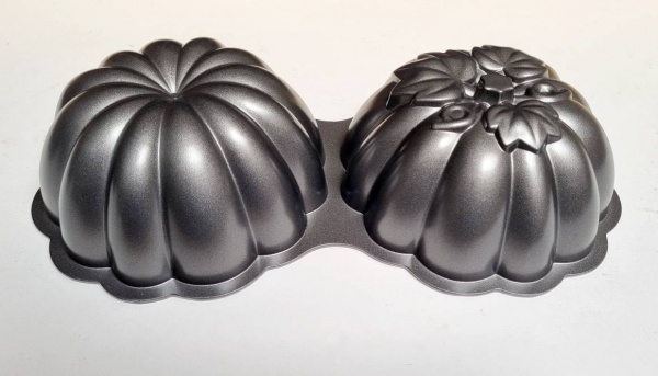 Wilton 2 cell Pumpkin Cake Pan - makes ONE 3D Large Pumpkin!