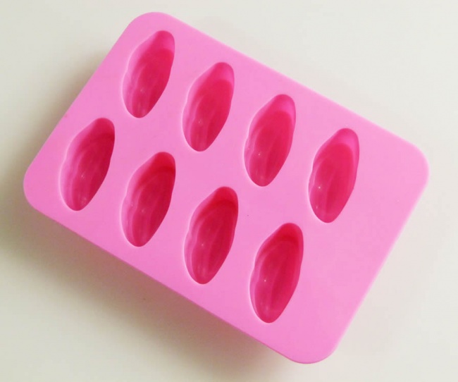 8 cell Lips / Kiss Me Quick Chocolate / Candy / Ice Mould