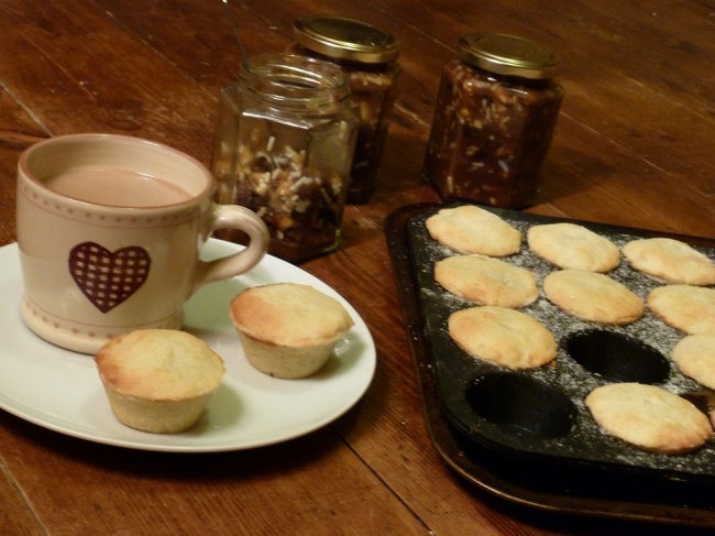 24 Mini Muffin / Mini Cupcake BLACK Silicone Bakeware Cake Baking Mould