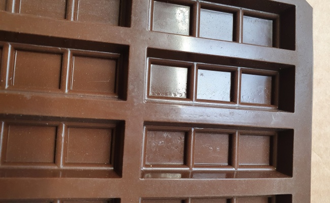 VERY SLIGHT SECOND -  15 cell 3 Finger 21g Section Rectangular Silicone Chocolate Bar Mould N080