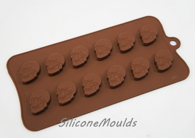 12 cell Small Skull (6.5g) Retro Novelty Silicone Chocolate / Candy Mould