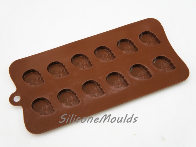 12 cell Small Skull (6.5g) Retro Novelty Silicone Chocolate / Candy Mould