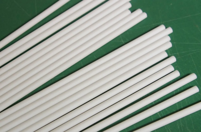 Pack of 20 x 150mm long / 6 inch plastic (round) lolly sticks for chocolate lollies