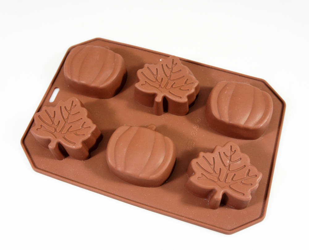 6 Cell Autumn Leaves & Pumpkins Mould - details to follow