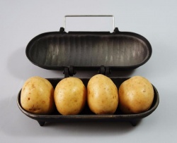 Large Size Cast Iron Baked Potato Cooker (Holds 3 > 4 Potatoes)