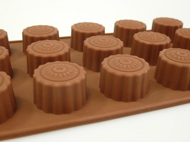 15 cell Wheel / Caramel Cup Silicone Chocolate Mould Candy
